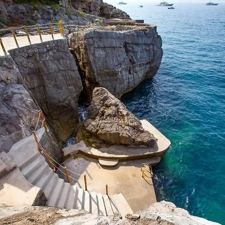 La - Luxury With Private Sea Access 빌라 *